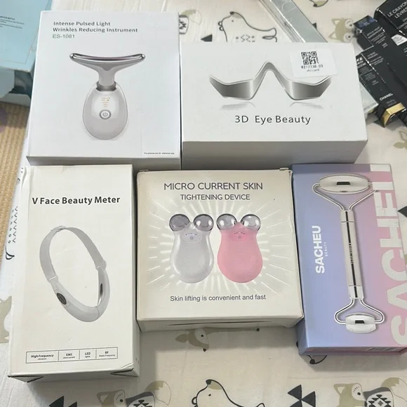 3D Eye Beauty Device - Silver new with tags - Picture 1 of 2